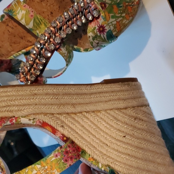 Gianni binni size 9 decorative sandals excellent condition - Picture 2 of 7